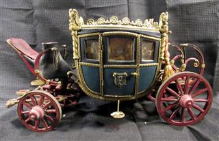 ANTIQUE VICTORIAN STYLE CARRIAGE FOR RESTORATION - ANTIQUE CARRIAGE HAS PAINTED